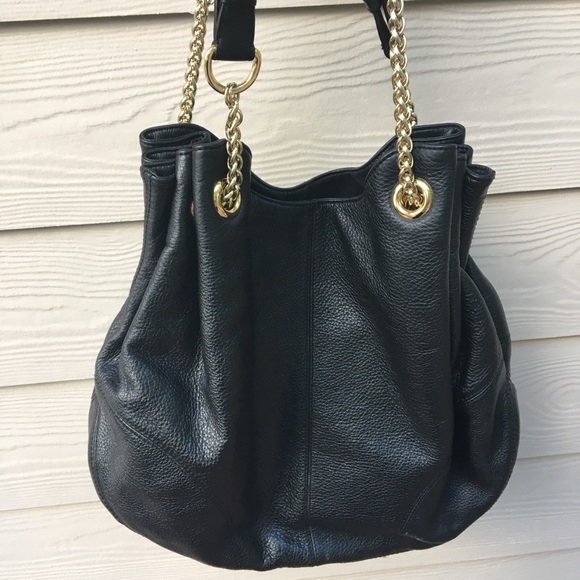 Vince Camuto Handbags - Vince Camuto black leather chain purse handbag